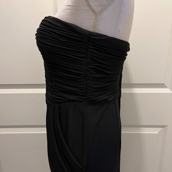 Vicky Tiel Black Strapless Long Gown with Elegant Ruching and Front Slit - Picture 8 of 16
